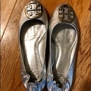 Silver Tory Burch Flats!🌟♥️